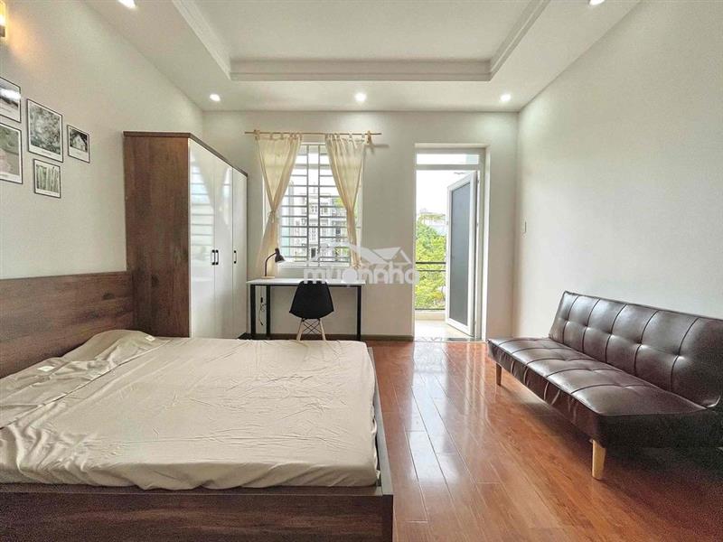 Phòng balcon cách đh văn lang 800m, gigamall