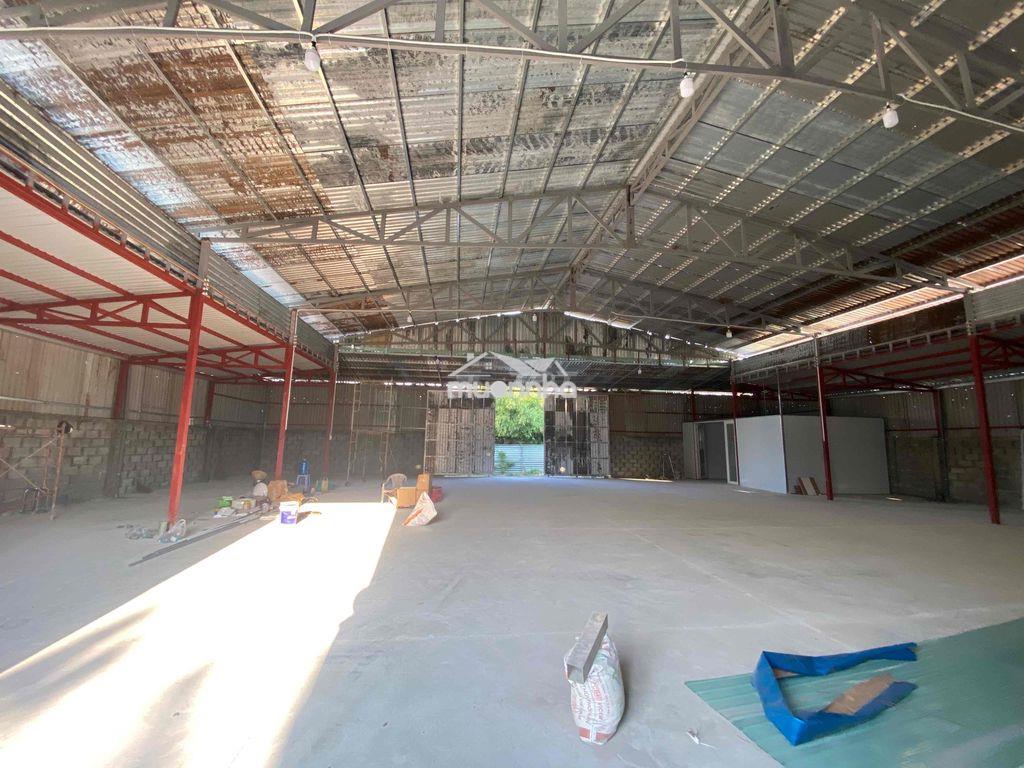 Cho thuê kho xưởng khuôn viên 1200m2 giá mềm - Ảnh 3