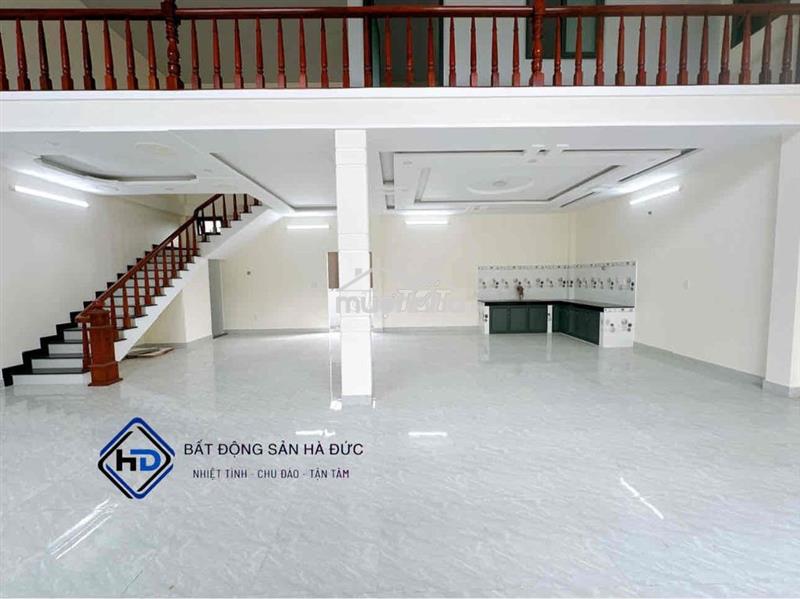 Nhà đúc lửng 10x15 mới đẹp hẻm xe hơi thông giáp quận 12