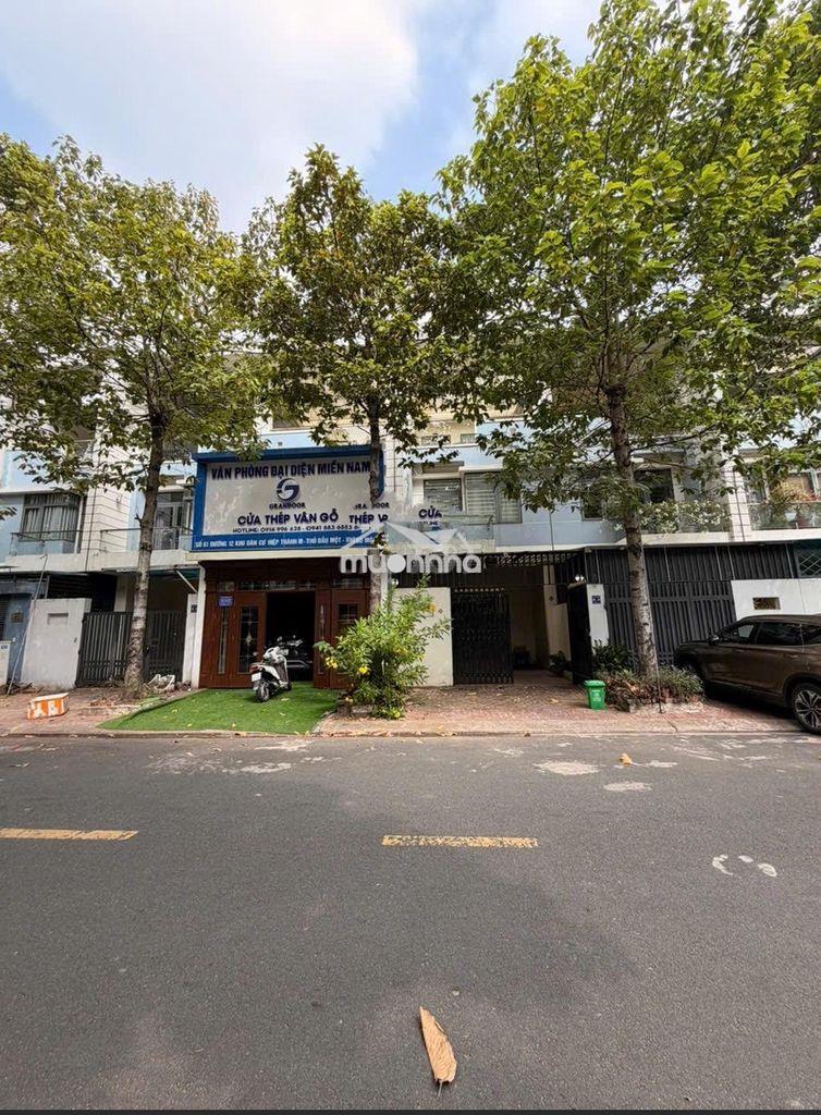 Bán lỗ nhà 3 tầng ngay mt đường số 12 kdc hiệp thành 3 - thủ dầu một - Ảnh 2