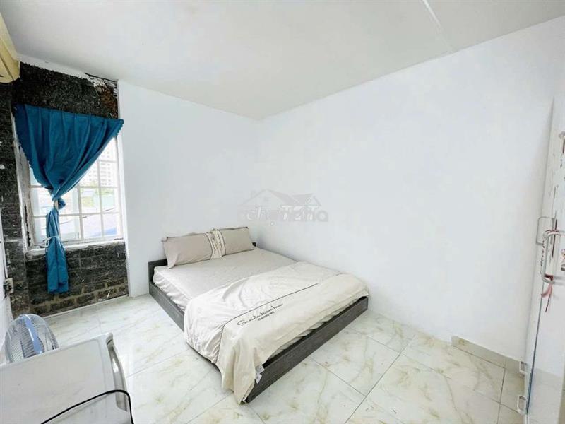 Studio ban công trần khắc chân giữa tr quang khải - cầu tr khánh dư