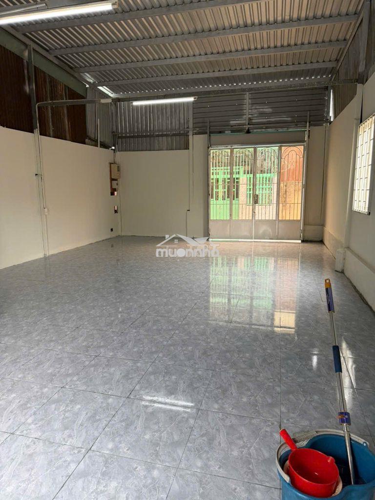 Cho thuê nhà gần chợ phú lạc lên q1 chỉ 15'