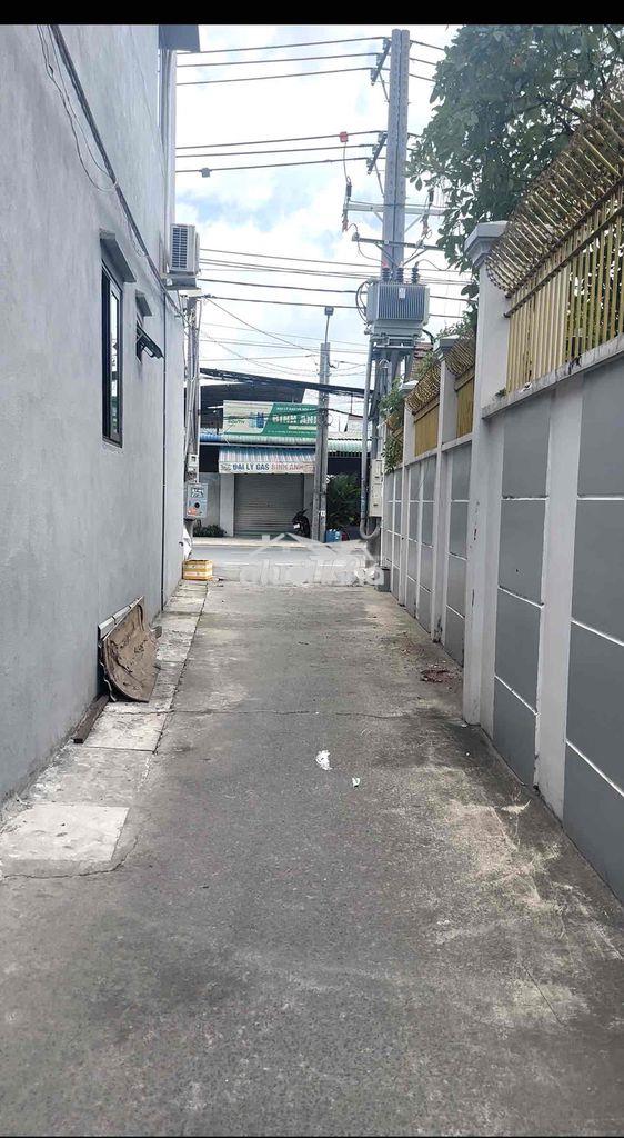Cần bán lô đất có nhà cấp 4 ( có thể cho thuê được ) sổ riêng 62m2