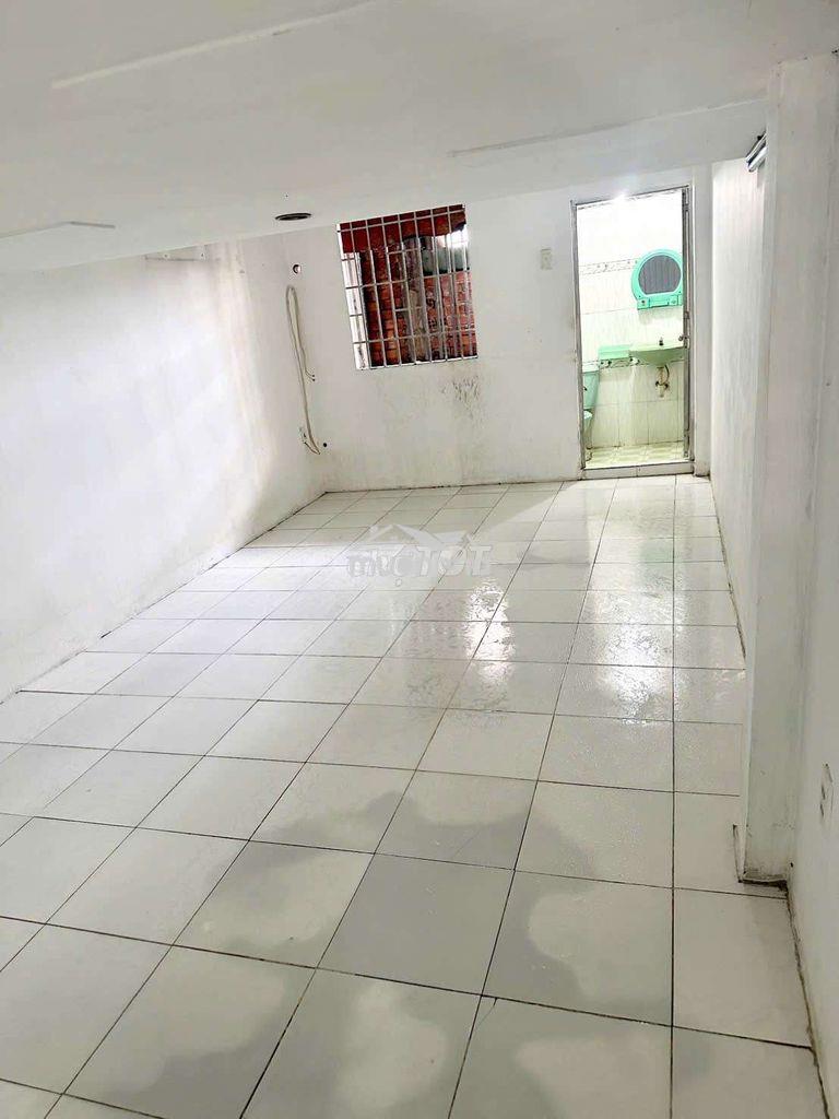Nhà mới sơn 2pn 2wc .sân xe máy , lvk .hẻm xe tải - Ảnh 4