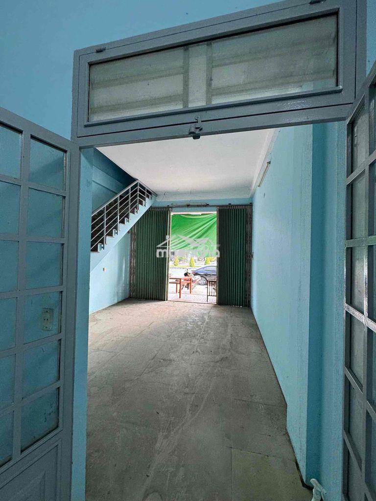 Bán nhà 2 tầng – mt cách mạng tháng 8 gần ngay ông ích đường - Ảnh 3