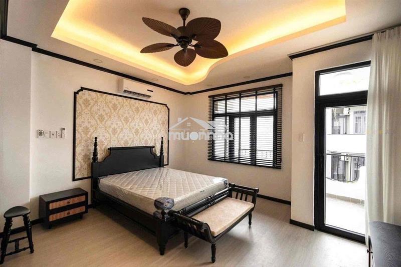 Căn hộ 1 phòng ngủ - thiết kế tone trắng đen - bancol cửa sổ đầy đủ