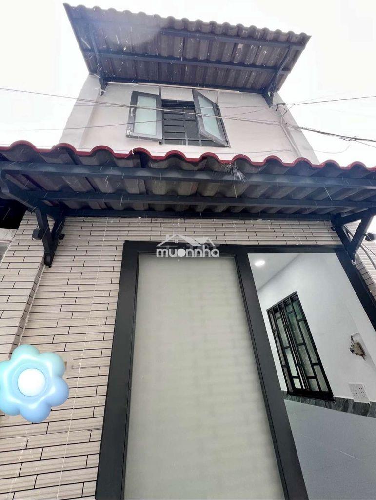 Liinh chiểu, nhà 2 tầng, mới đẹp, ở ngay gần chợ thủ đức. chỉ 1.x tỷ. 
