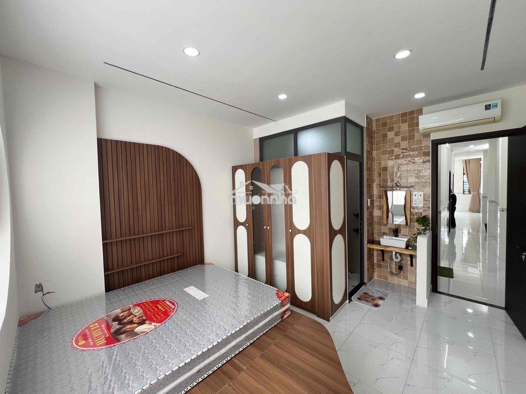 Nhà 2 tầng mới đẹp 4pn 3wc - khuôn đất đẹp 4.3m x 22m có sân trước sau - Ảnh 4