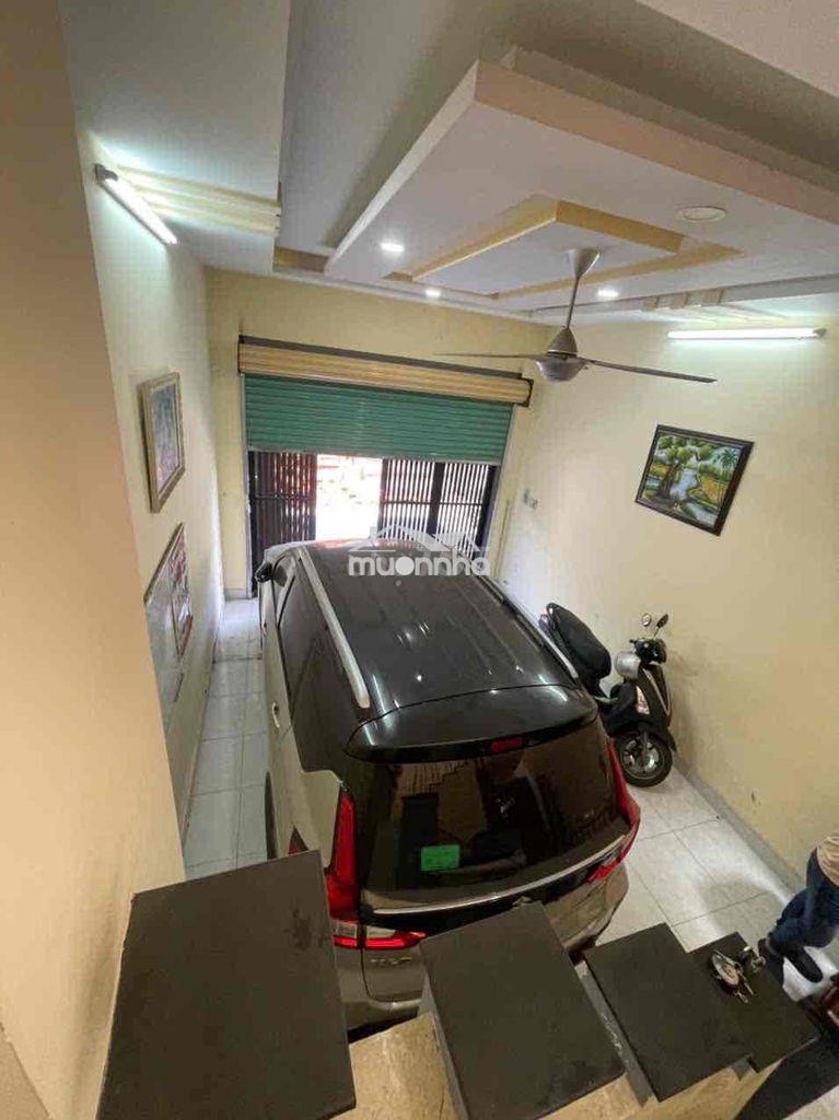 Nhà 1 trệt 1 lầu 2pn 3wc sẵn nội thất tại đường 102 lã xuân oai q.9