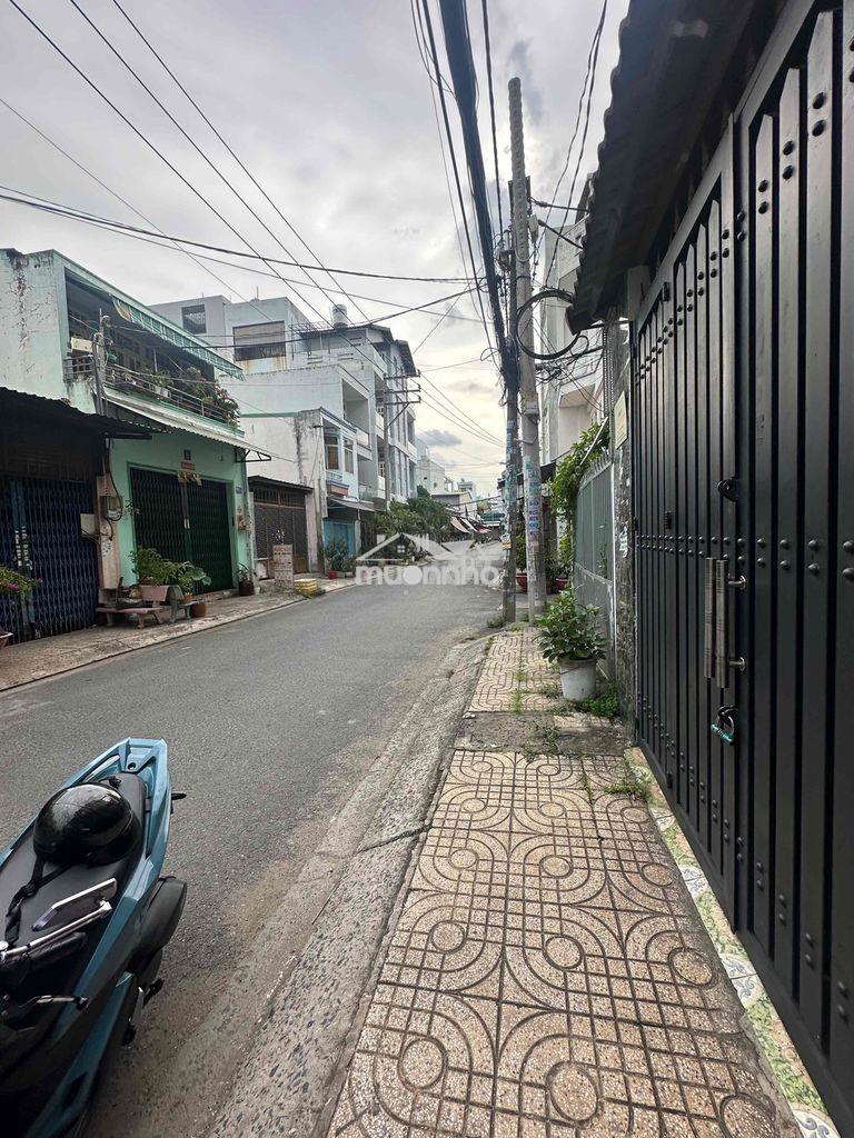 Cho thuê nhà mt hẻm 168 bình trị đông- 4x15m. 3 tấm . hxh 10m nhựa - 3