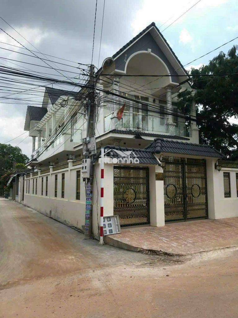 Bán nhà hai mặt tiền