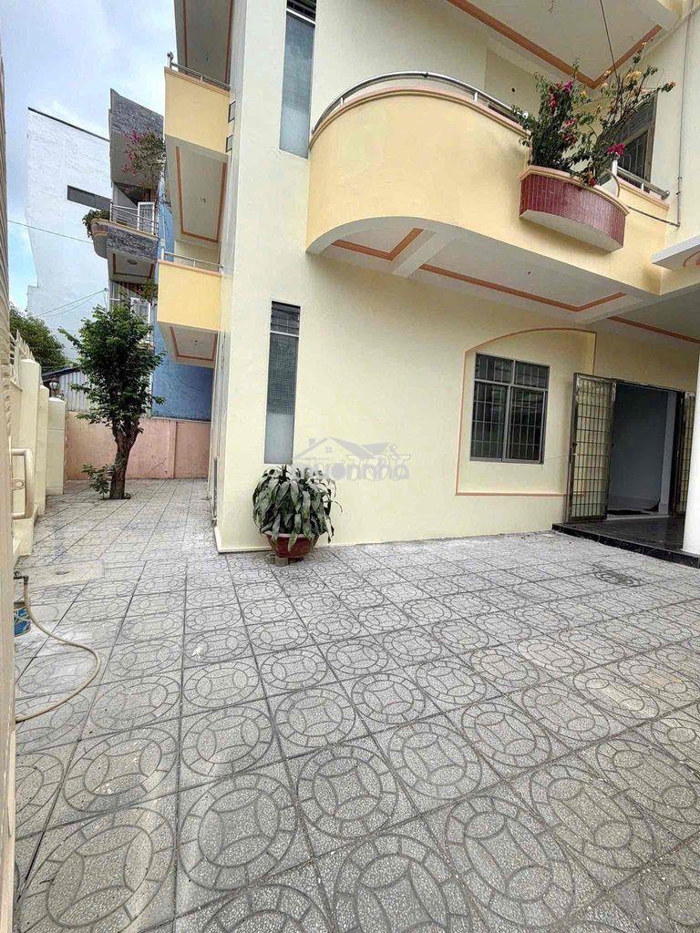 Cho thuê biệt thự  góc 2 mặt tiền 600m2 ngay trung tâm nk - 2
