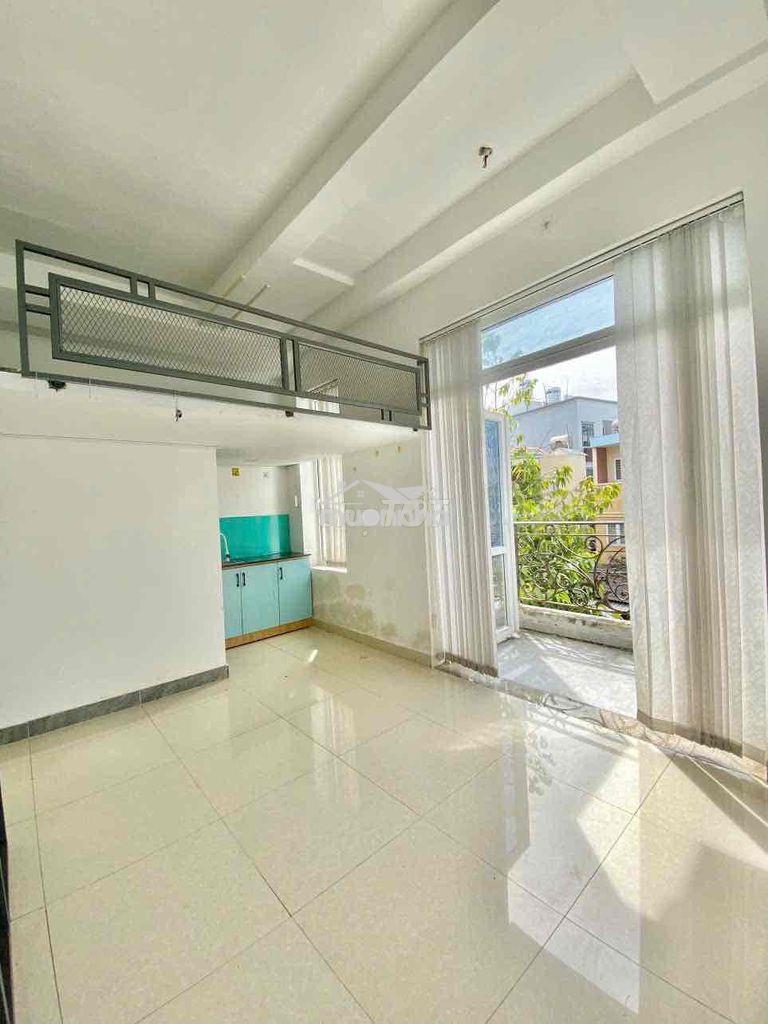 Duplex ban công gần đại học công nghiệp