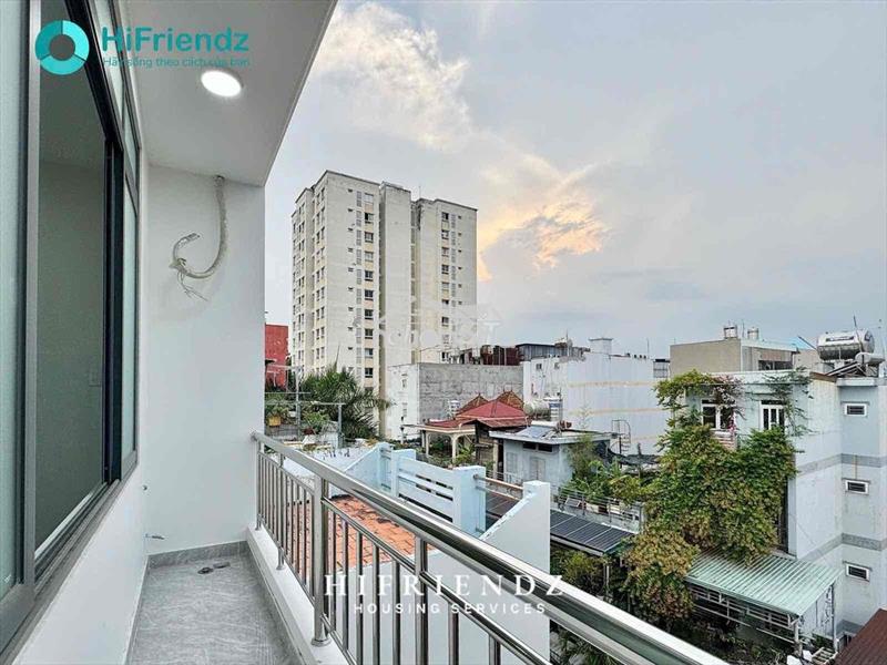 Phòng gác có ban công riêng, cửa sổ to view đẹp gần trường uth, lđxh