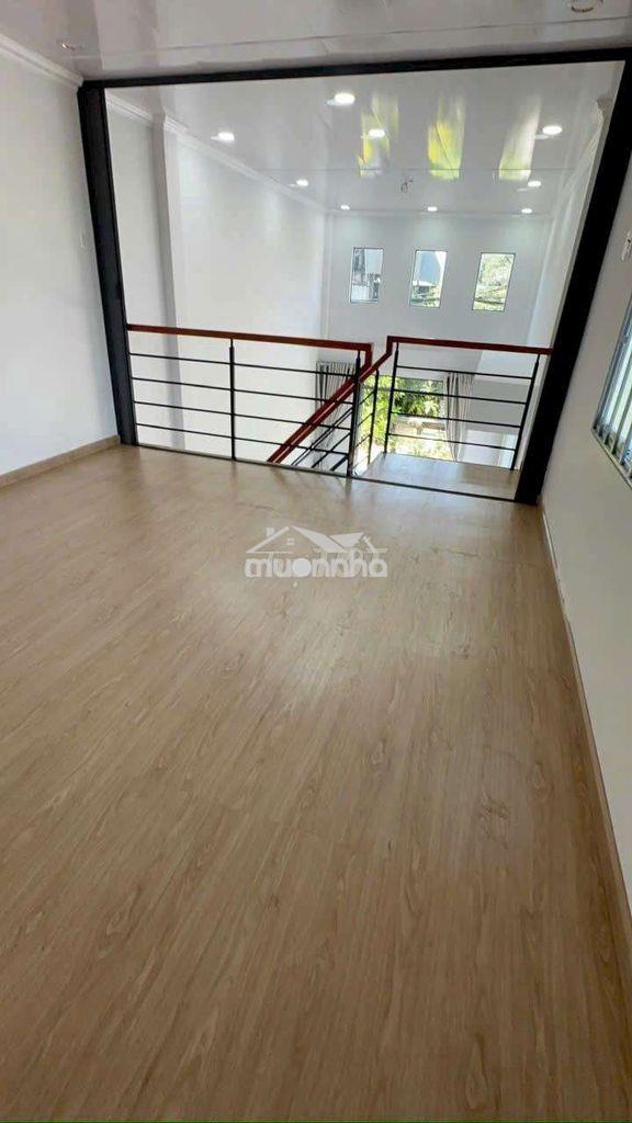 Cho thuê nhà mặt tiền đường phạm hùng c7 dt.5×12 } 1 lững 2 phòng 1 wc - 4