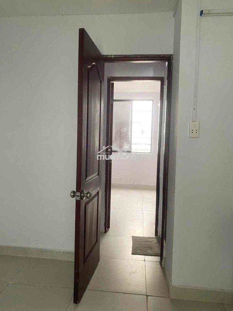 Nhà trệt lầu hẻm oto 3pn 2wc có máy lạnh,phạm văn chiêu p14 gv - Ảnh 3