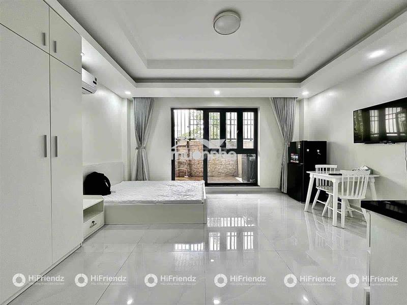 Studio sân sau mới xây ngay ngã tư bình thái