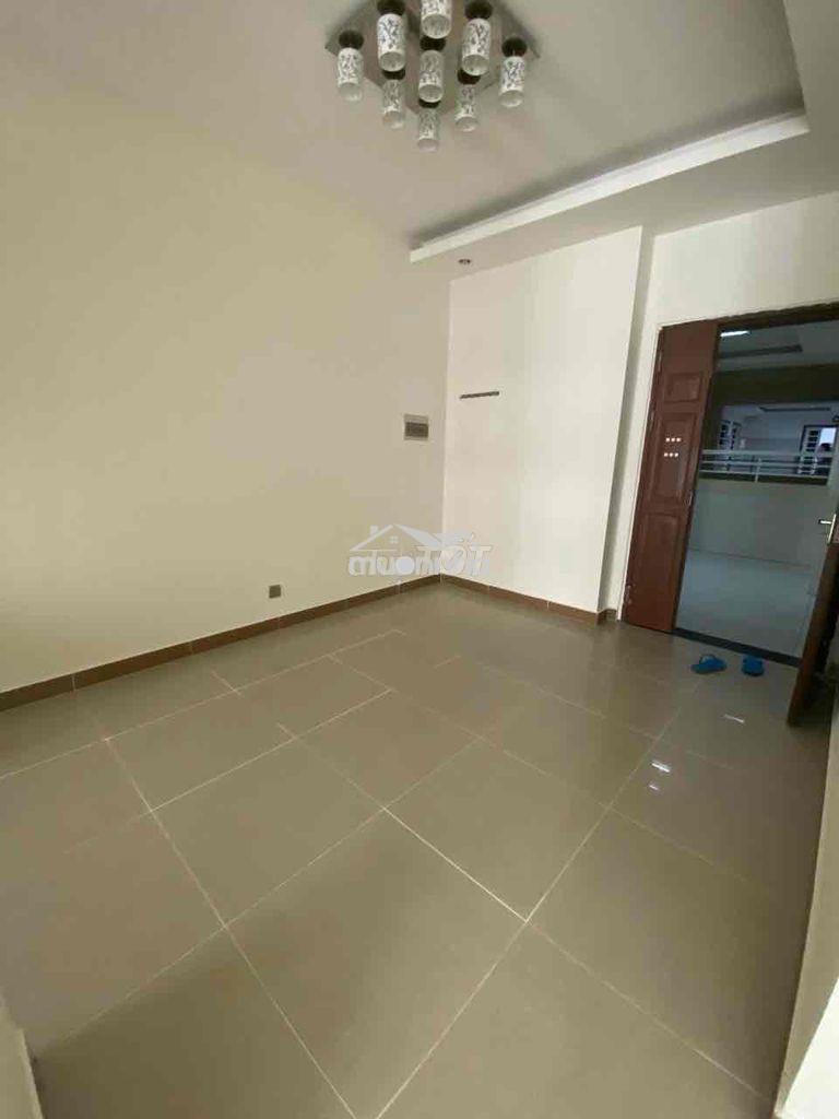 Cho thuê ch era town 2pn nhà trống giá 8 tr