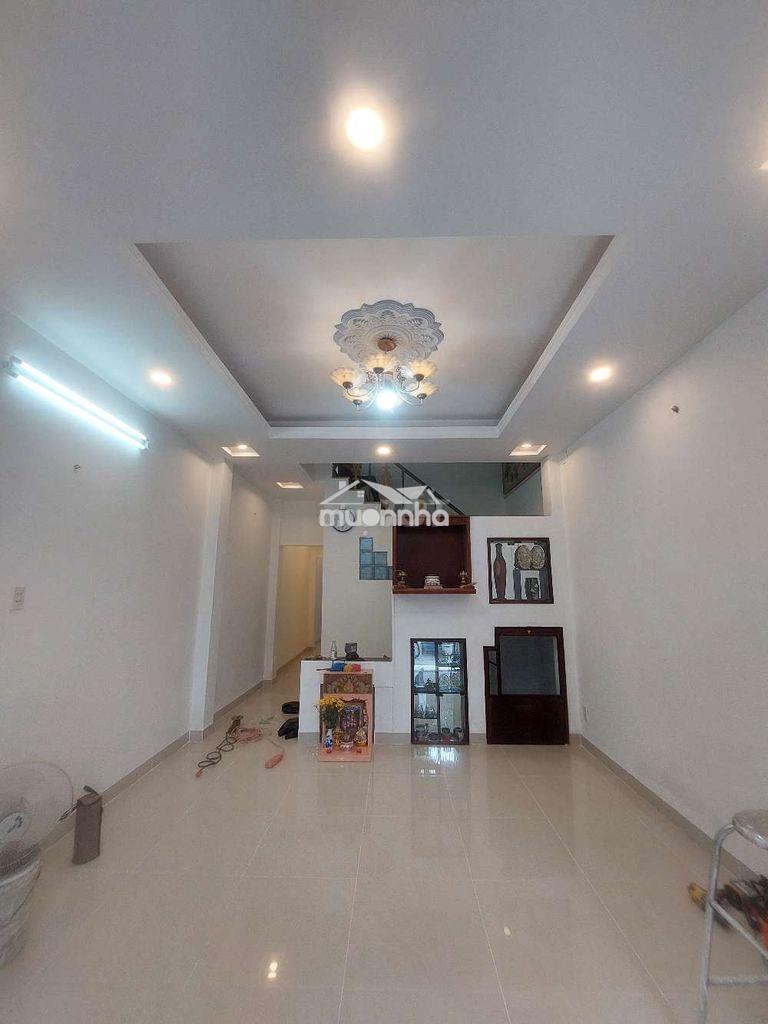 Cho thuê nhà đường phạm hùng c4 dt.4m×17m } 1 lầu 3phòng 2toilet hẽm5m
