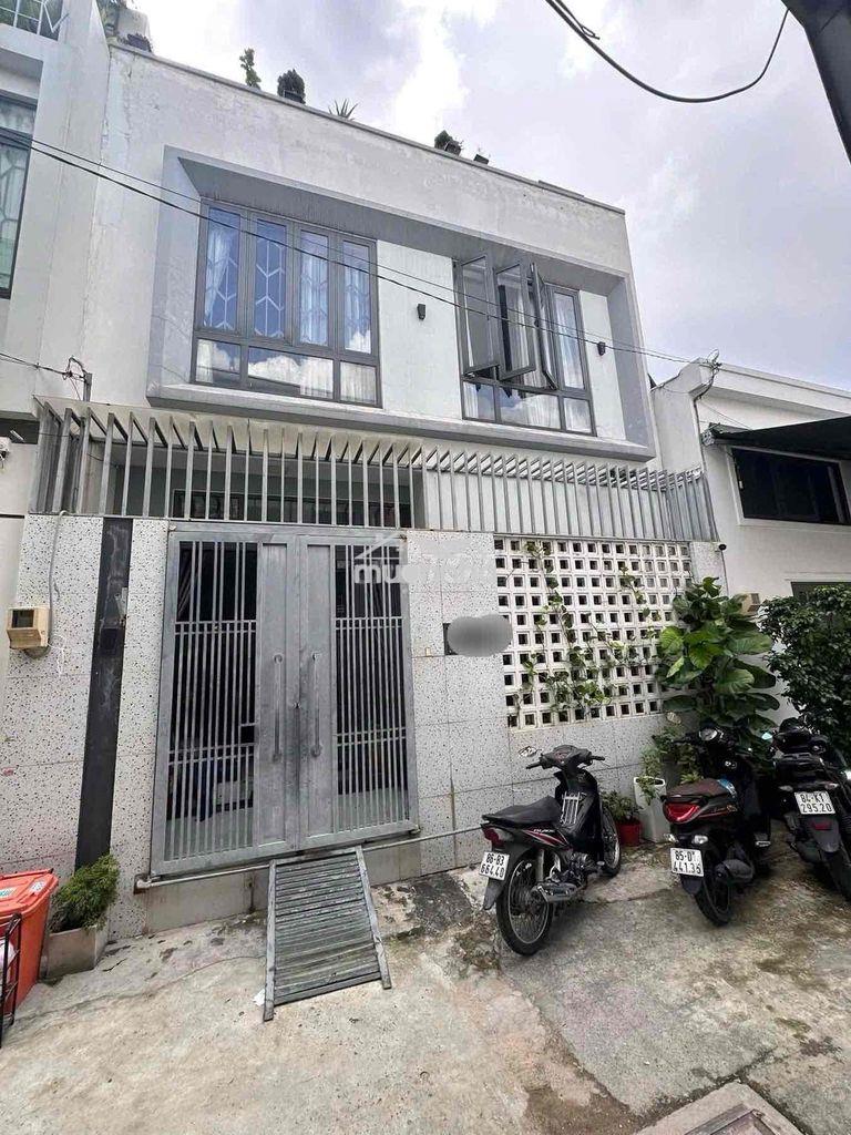 Cho thuê nhà 2 tầng hẻm xe hơi full nội thất đình phong phú