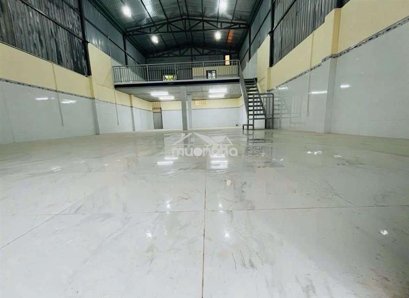 Xưởng 1/ hà huy giáp thạnh lộc quận 12  dt 10x30m có gác.giá 22tr