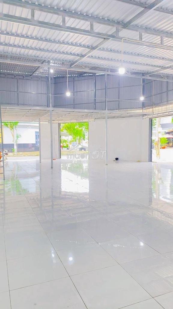 Cho thuê kho 250 m2 góc 2 mặt tiền khu phú an tiện công ty