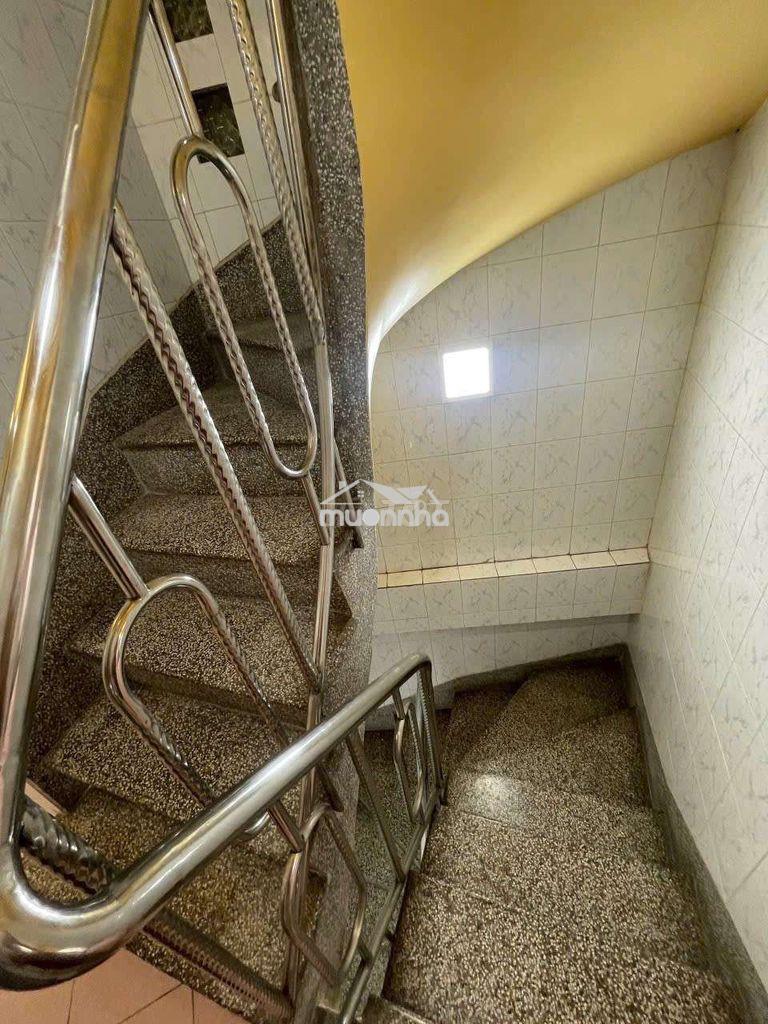 Cho thuê nhà 1 trệt 3 lầu, nhà thông thoáng, hẻm rộng rãi - Ảnh 4
