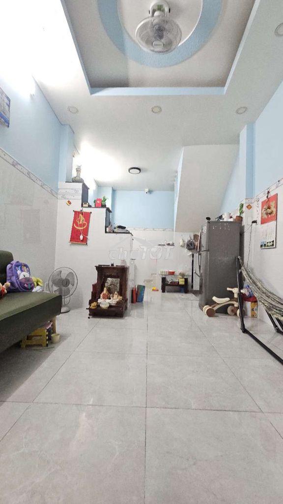 Nhà 3 lầu gần chợ rạch ông