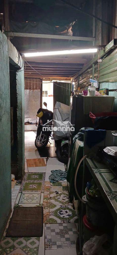 Bán nhà cấp 4, có gác lửng, 1 phòng ngủ, gần chợ dĩ an 2