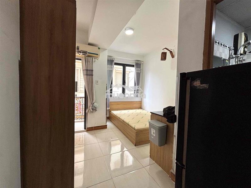 Cho thuê căn hộ studio ban công q4 gần đh luật, đh nguyễn tất thành