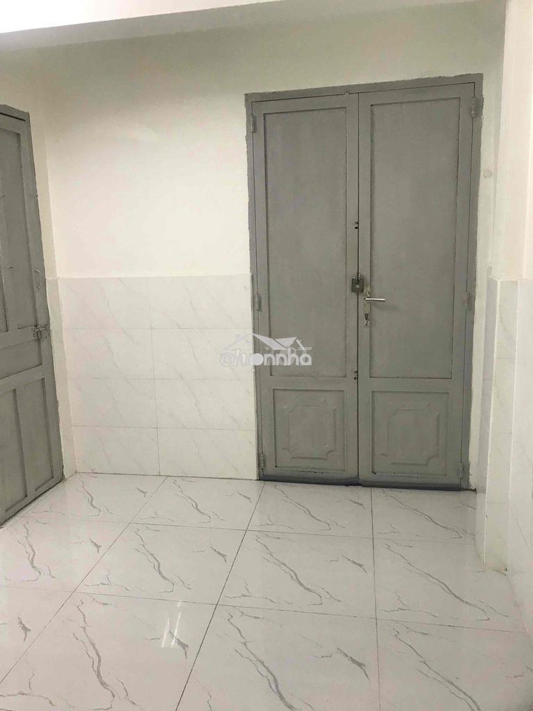 Căn nhà hẻm phía sau đường trần khắc chân phú nhuận