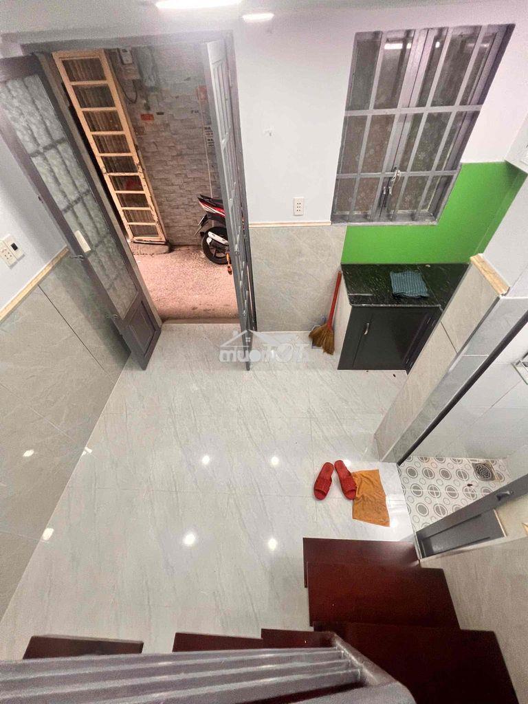 Cho thuê nhà 1 lầu 1pn1wc điện nước riêng..dt:3,5x4m hẻm xe máy.ht.43