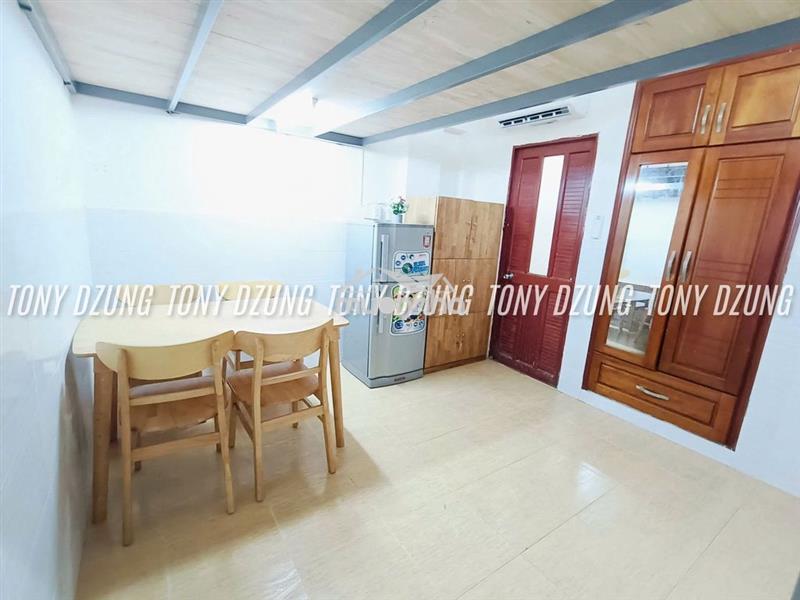 Phòng gác có cửa sổ - tách bếp - ngay dương quảng hàm -gần đh văn lang