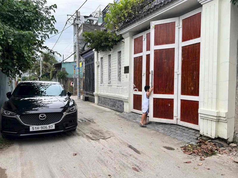 Cho thuê biệt thự an phú đông dt 8,5x15m đường xe tải