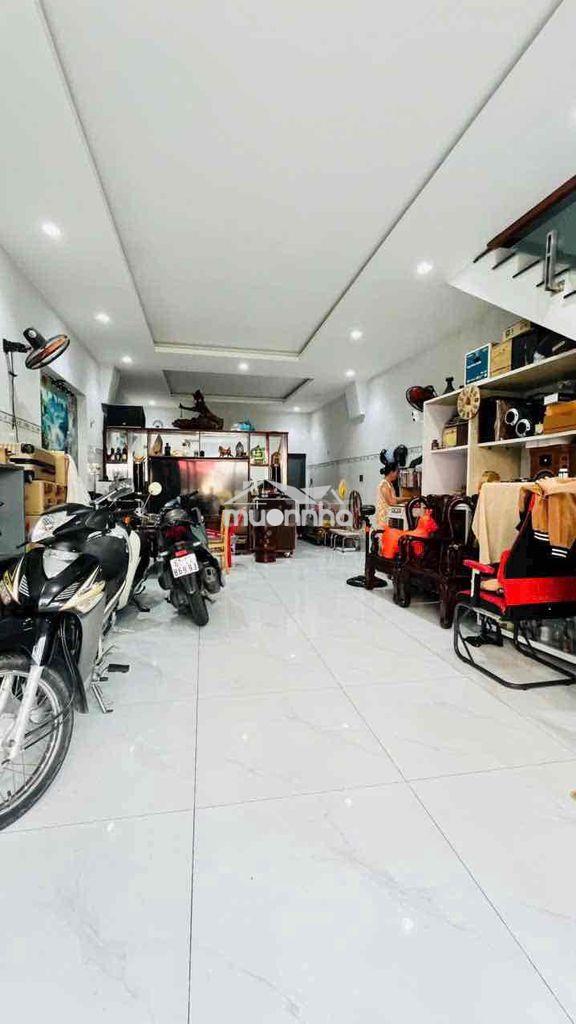 Nhà 4 tầng đẹp kiên cố sát tô ngọc vân đường oto vào nhà - ngang 5,7m - 2