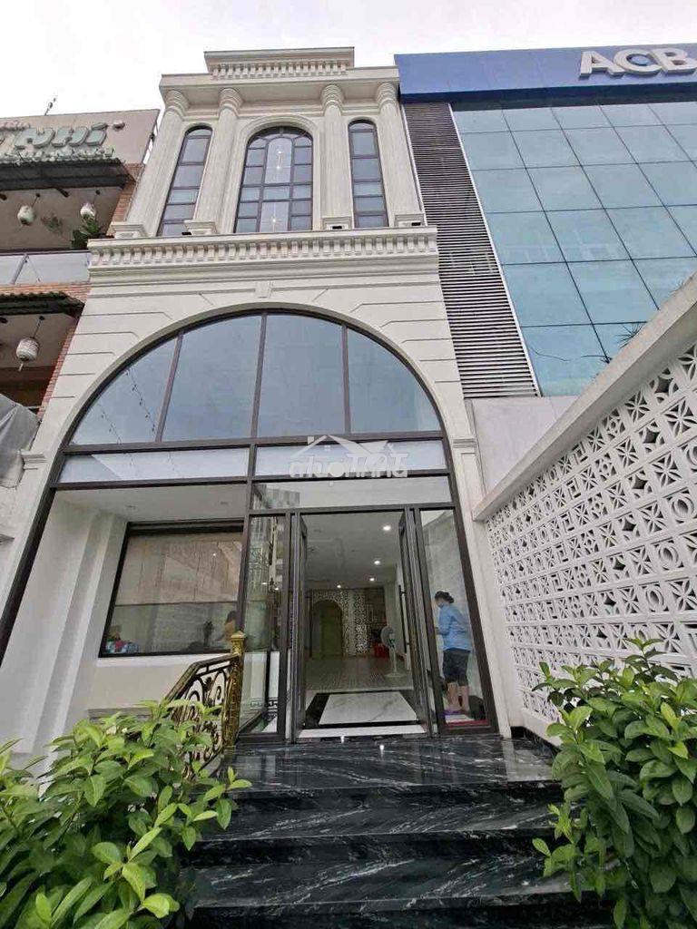 Building chưa bóc seal mặt tiền trần não, có hầm+ thang máy,  giá tốt