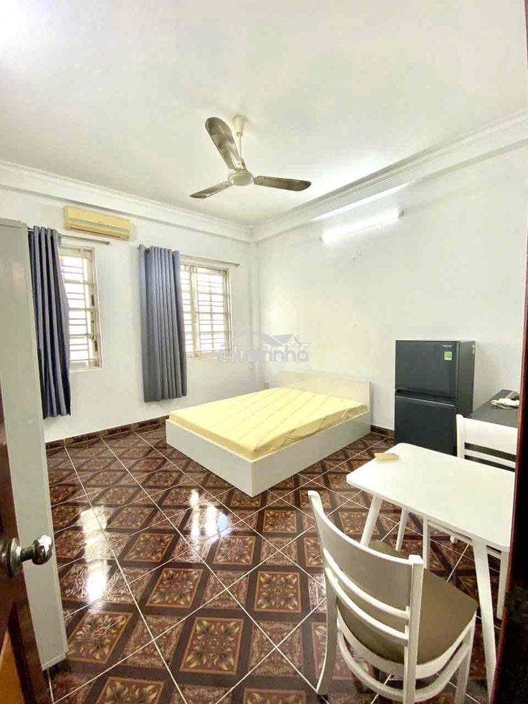 Cho thuê studio full nội thất – cửa sổ lớn thoáng mát –  phạm hùng