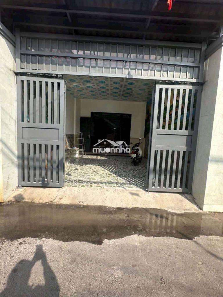 Nhà mặt tiền gần ngã ba ông xã - 2