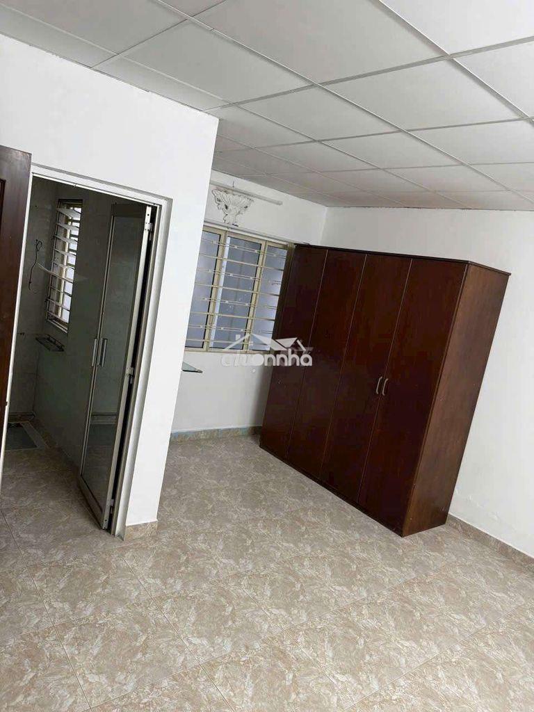 Cho thuê nhà 3pn 4wc ngay chân cầu bình triệu, giá chỉ 10 triệu  - 4