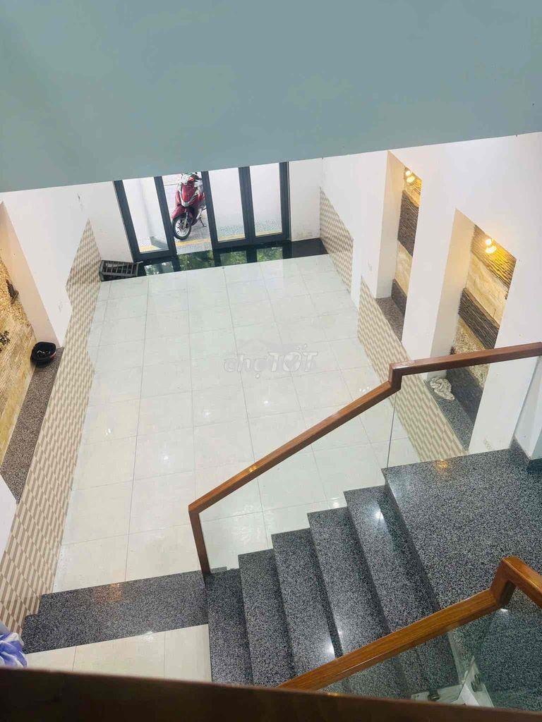 Bán nhà 2 tầng mt huỳnh ngọc huệ, dt: 76m2 - 2