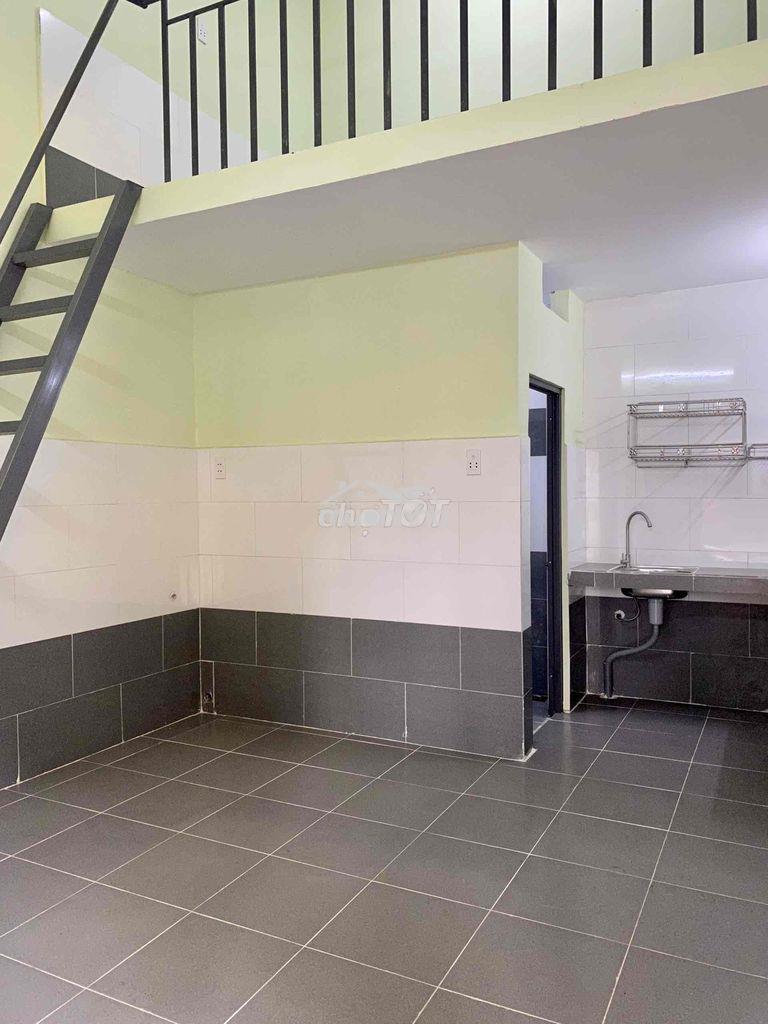 Phòng ngay ngã tư thủ đức , kế trường sư phạm kỹ thuật