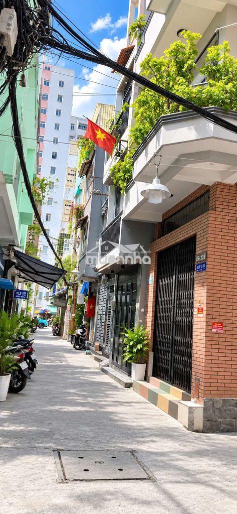 Bán nhà 3 tầng cao đạt quận 5 hẻm oto