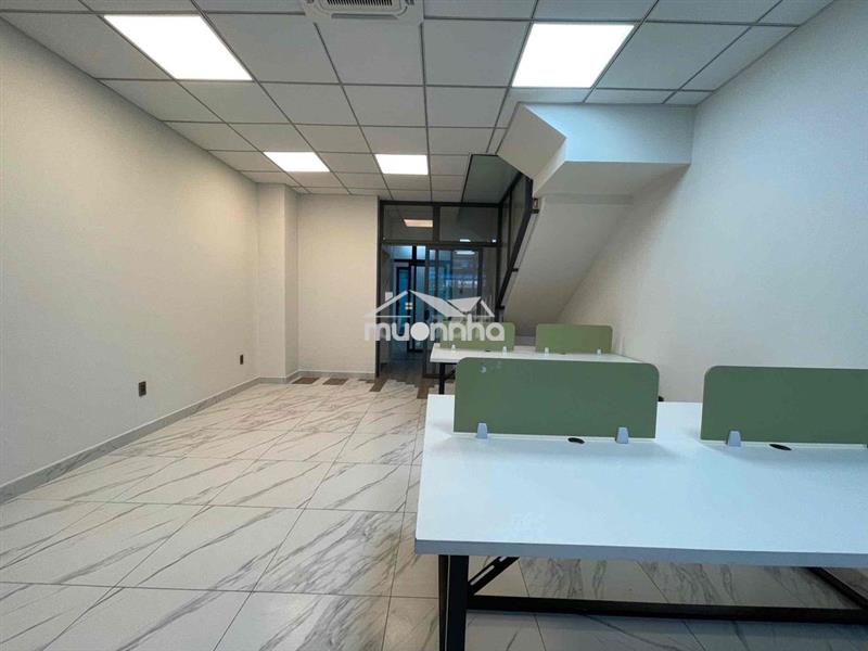 Văn phòng trệt 5x21 full nội thất vạn phúc city