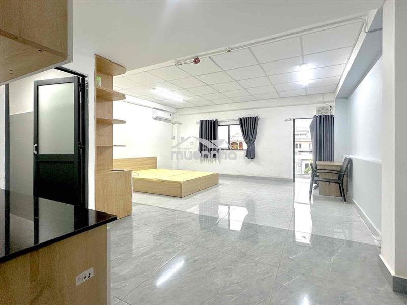 Chính chủ ban công full nội thất - máy giặt riêng - cv hoàng hoa thụ