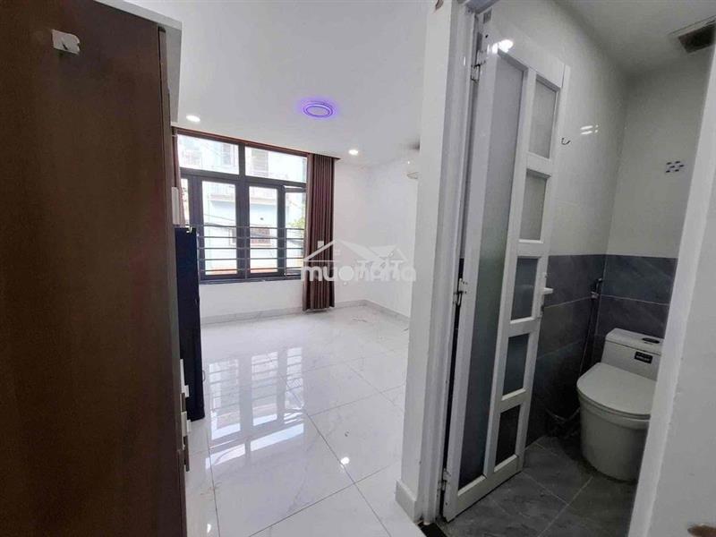 Phòng có nội thất cửa sổ trời nguyễn kiệm