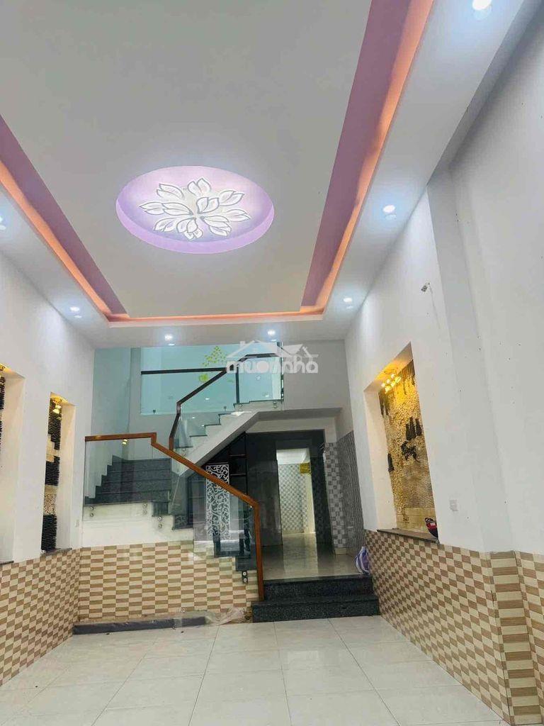 Bán nhà 2 tầng mt huỳnh ngọc huệ, dt: 76m2