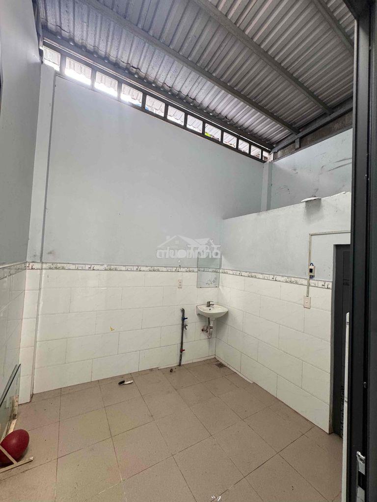 Cho thuê nhà hẻm 1/ chiến lược [ 4m x 13m] trệt 2 lầu - 4pn - 4wc - Ảnh 3