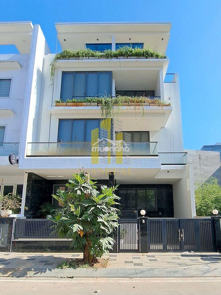 Tòa nhà văn phòng cao cấp hầm 4 lầu 550m2 - đầy đủ nội thất, thang máy