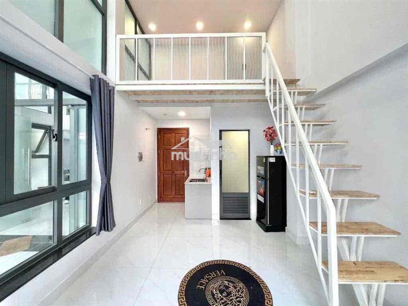 Cho thuê căn hộ duplex cửa sổ lớn thoáng mát ngay trung tâm