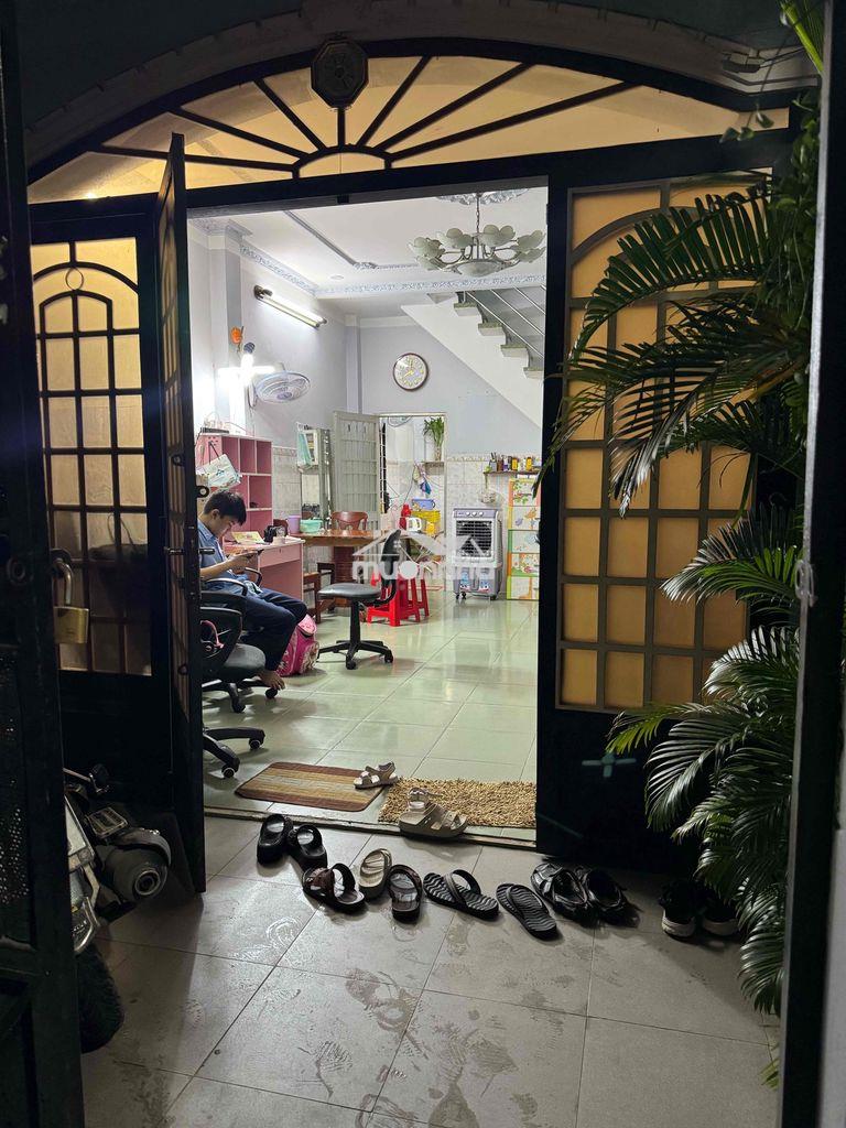 Nhà nguyên căn. hình thật 100%. nơ trang long. b.thạnh